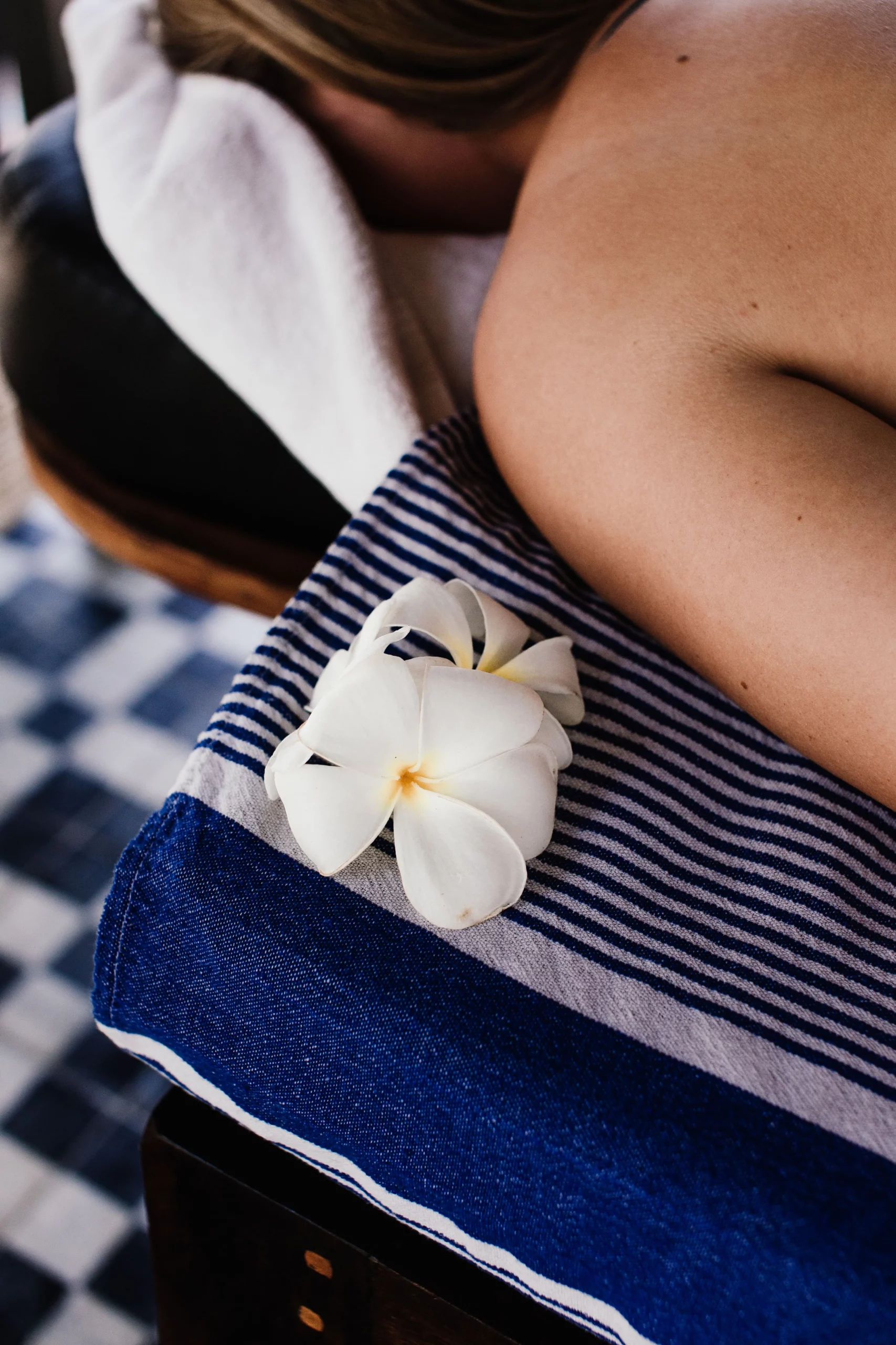 Massage hawaïen chez Baie essentielle en Baie Somme à 5 minutes de Ault 