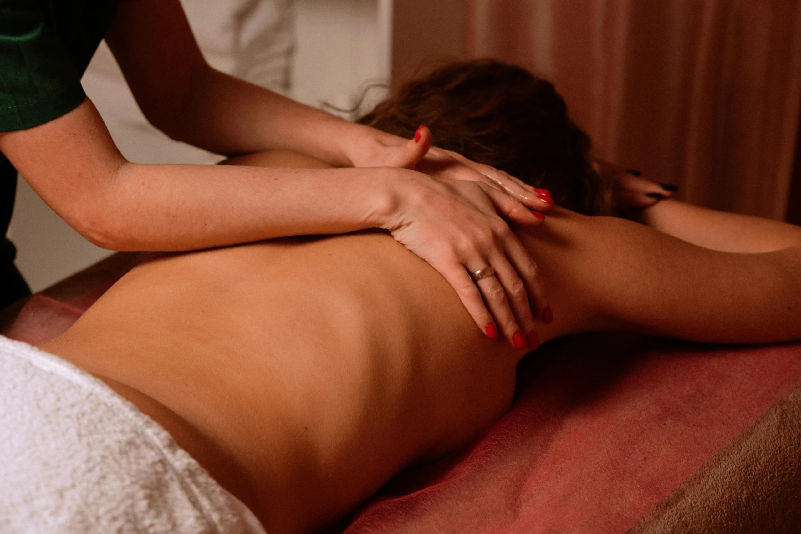 Voyage sensoriel hawaïen chez Baie Essentielle Massage lomi-lomi