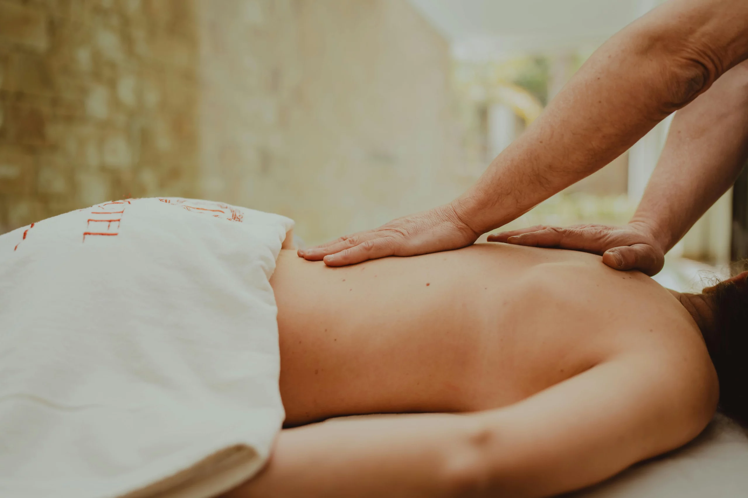 Massage californien chez Baie Essentielle en Baie de Somme à 5 minutes de Ault
